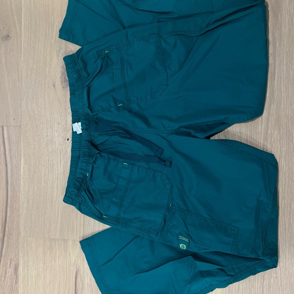 Cherokee workwear and Wonder Flex scrub lot hunters, green size Large - Picture 7 of 7